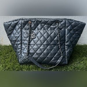 ❤️SOLD❤️ CC WEEKEND ON MARS LEATHER TOTE BAG